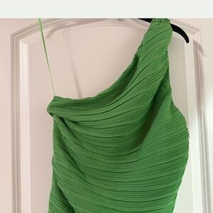 Vestique Green Asymmetrical One-Shoulder Bodycon Top
